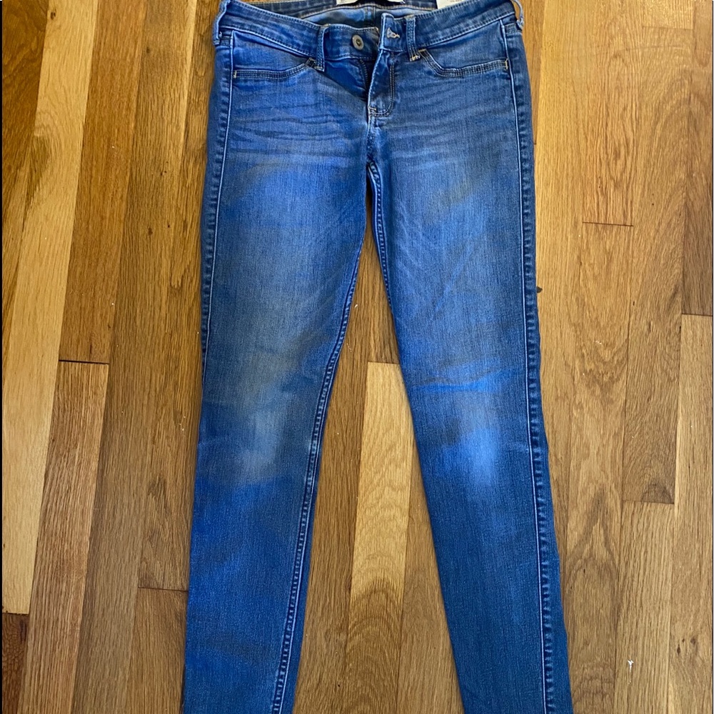 HOLLISTER JEANS!!